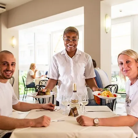 Christian Ideale Per Famiglie Hotel Riccione