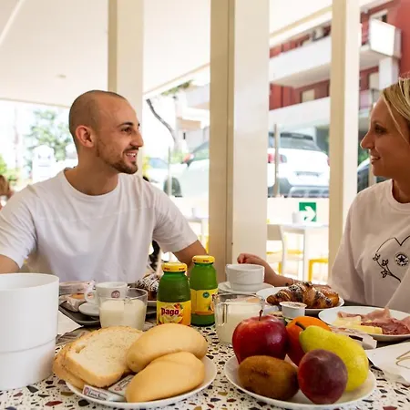 Christian Ideale Per Famiglie Отель Риччоне